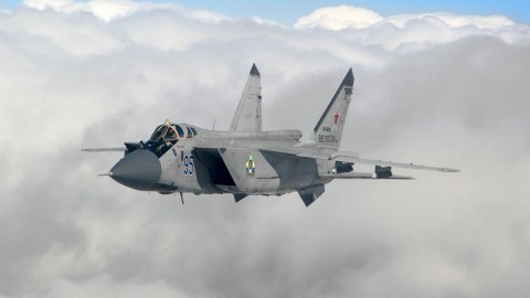 Rusiya&nbsp;qırıcıları paytaxta yaxınlaşdı -&nbsp;NATO hərəkətə keçdi
