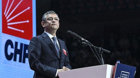Özgür Özel yenidən CHP&nbsp;sədri seçildi