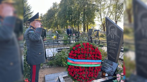 Kərim Vəliyev Milli Qəhrəmanın&nbsp;məzarını ziyarət etdi - FOTO