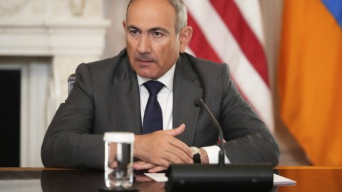 Paşinyan Ermənistan üçün yeni Konstitusiyadan danışdı