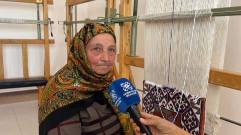 78 yaşında tələbə adını qazanan Hicrət nənə: &ldquo;Oxumağın yaşı yoxdur&rdquo;&nbsp;
