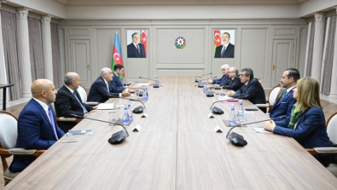 Əli Əsədov türkiyəli nazirlə görüşdü