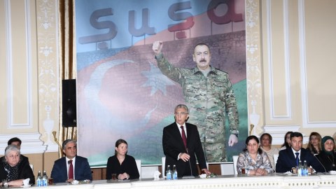 Eldar Əzizov şəhid ailələri ilə görüşdü