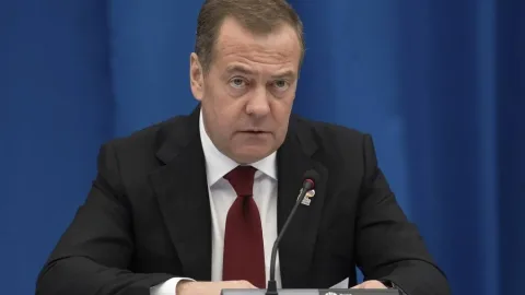 Medvedev Zelenski və ABŞ-ı hədələdi: Axmaqlar bilsinlər ki...