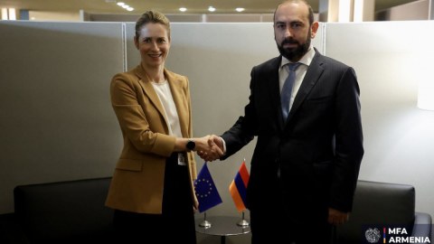 Mirzoyan Kallasla görüşdü
