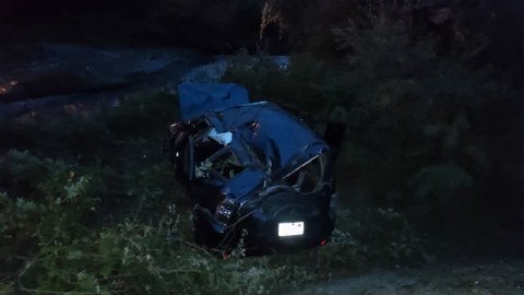 Xaçmazda maşın çaya aşdı - yaralılar var
