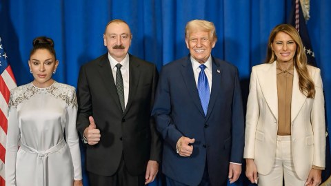Prezident və birinci xanım Trampın ailəsi ilə bir arada - FOTO
