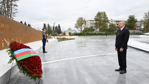 İlham Əliyev&nbsp;şəhidlərin xatirəsini bir dəqiqəlik sükutla yad etdi