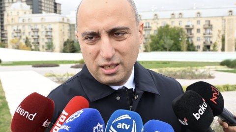 Nazirdən dərs vəsaitlərini pulnan satan müəllimlərə XƏBƏRDARLIQ