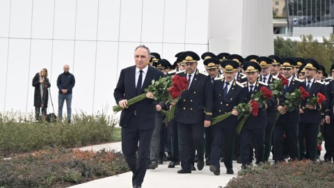 Baş Prokurorluğun rəhbərliyi Zəfər parkında - FOTOLAR