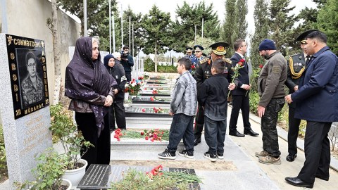 Zakir Həsənov şəhidlərin məzarlarını ziyarət etdi - FOTOLAR
