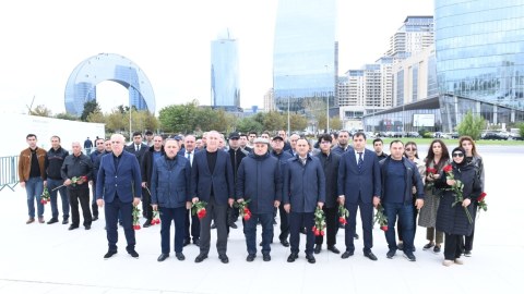 Dövlət Komitəsinin kollektivi Zəfər parkını ziyarət etdi&nbsp;- Fotolar