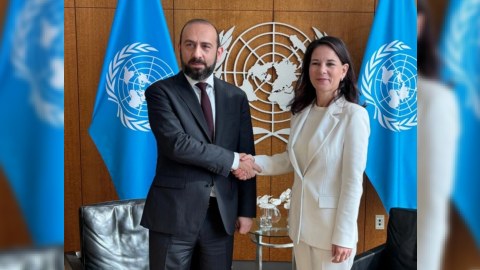 Mirzoyan alman həmkarı ilə sülhdən danışdı