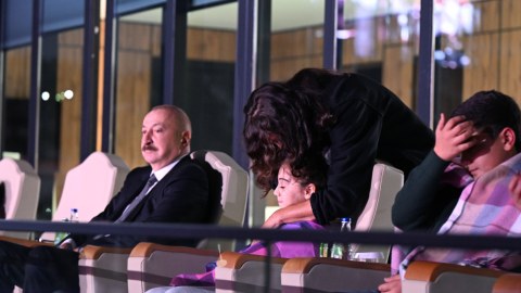 Valideynlərinə itirən Xədicəyə ana qayğısı... - FOTO+VİDEO