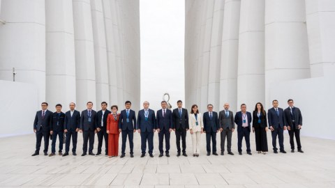 Media Forumu çərçivəsində Zəfər abidəsi ziyarət edildi