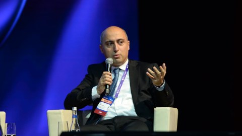 Şagirdlərin üçdə biri funksional savadlılıq səviyyəsinə çatmır &ndash; Emin Əmrullayev