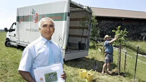 Fərhad Əliyevin keçmiş müşaviri İsveçrədə vətəndaşlıq aldı