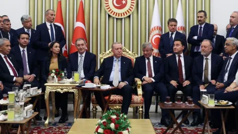 Erdoğan, Babacan ve Davutoğlu bir araya geldi