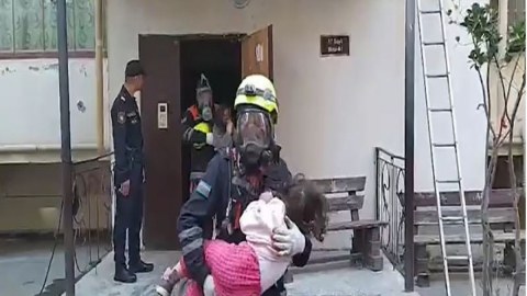 &ldquo;AAAF park&rdquo; yaşayış kompleksində yanğın -&nbsp;15 nəfər təxliyə olundu