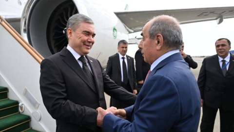 Berdiməhəmmədov Azərbaycana gəlir