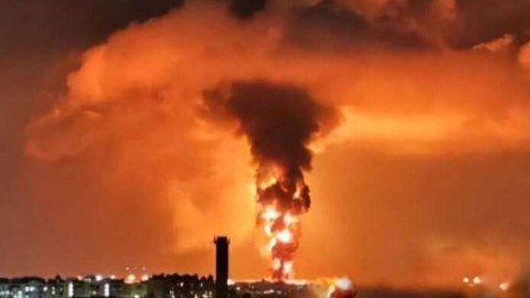 Ukrayna Krımın ən iri neft bazasını bombaladı - VİDEO