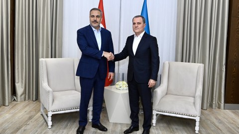Ceyhun Bayramov Fidanla bir arada