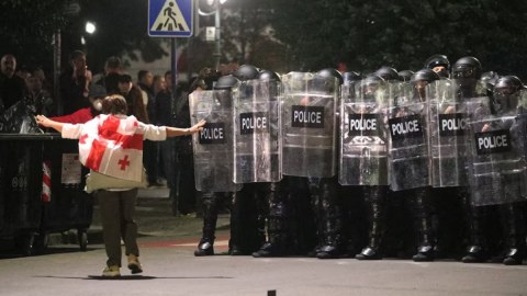 Gürcüstanda etirazlardan sonra 13 nəfər tutuldu