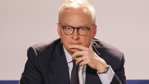 Fransada müdafiə naziri də istefa verdi