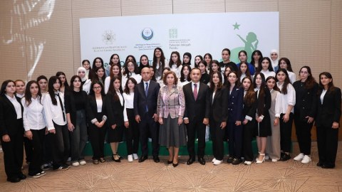 Bu gün Azərbaycanda qızlar üçün ilk dünyəvi məktəb açıldı... - FOTOLAR