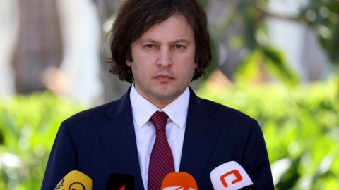Hakimiyyətin dinc yolla devrilməsi cihadla eynidir