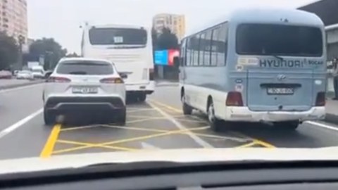 Bakının bu küçəsində də sarı tor çəkildi