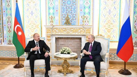 Bütün istiqamətlər üzrə əlaqələr uğurla inkişaf edib - Putin