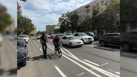 Daha bir küçədə velosiped zolağı çəkildi