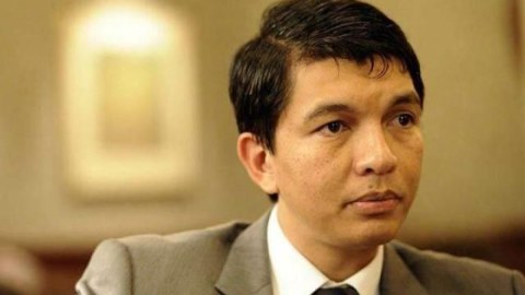 Afrika ölkəsində kütləvi etirazlar: Prezident paytaxtdan qaçdı