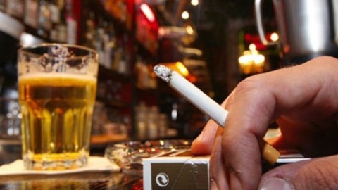 Əhali içki və siqaretə 2 milyard manat&nbsp;xərcləyib