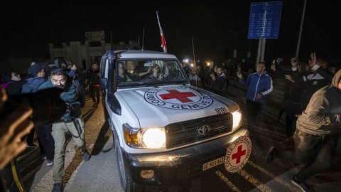 HƏMAS ölən&nbsp;girovların cəsədlərini də təhvil verdi