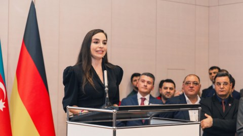 Leyla və Arzu Əliyeva&nbsp;beynəlxalq incəsənət sərgisinin açılışında - FOTO