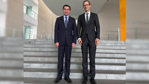 Hikmət Hacıyev Almaniya kanslerinin müşaviri ilə görüşdü