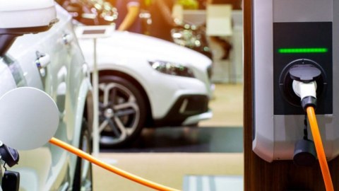 Azərbaycana gətirilən elektromobillərin sayı&nbsp;azalıb