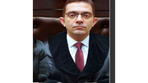 Hakimin fəaliyyətinə xitam verildi