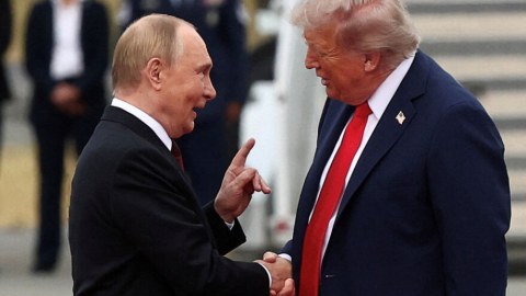 Tramp Putinlə məzələnib: Ona dedim ki...