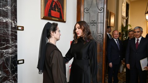 Birinci xanım Vatikanda daha bir görüş keçirdi - FOTO
