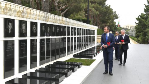 Estoniya XİN rəhbəri Şəhidlər xiyabanını ziyarət etdi