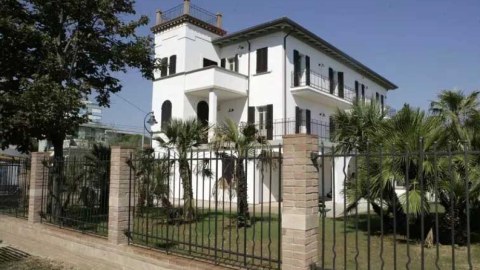 Mussolininin villası satılır