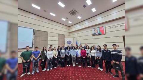 Deputatlar&nbsp;&ldquo;Müasir Azərbaycan gəncliyi:Məsuliyyət və missiya&rdquo; mövzusunda tədbirdə iştirak ediblər