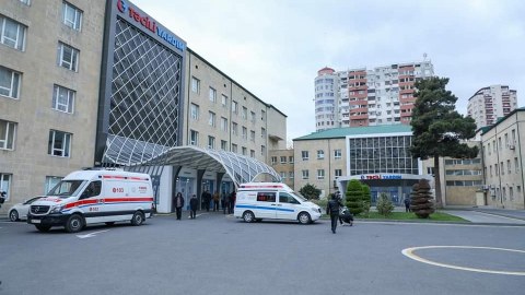 Bakıda yeniyetmə taxta udub - Bağırsağı deşildi