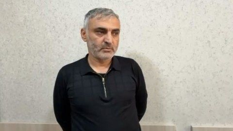 Maskalı şəxs ev sahibinə xəsarət yetirərək pulunu ələ keçirdi