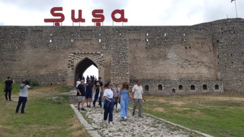 Dünya səyyahları Şuşada