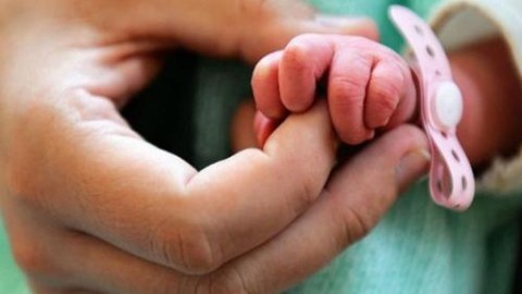 Maşında dünyaya gələn körpə öldü