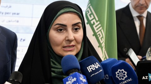 İranda siyasi qalmaqal - Bakıdan qayıdan xanım nazirin çantasında nə olub?
